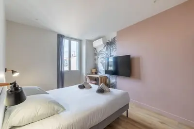 Télévision ou salle de divertissement dans l'établissement BRP Cannes Center, Top floor Luxurious Apartment II, 4 bedrooms+3 bathrooms