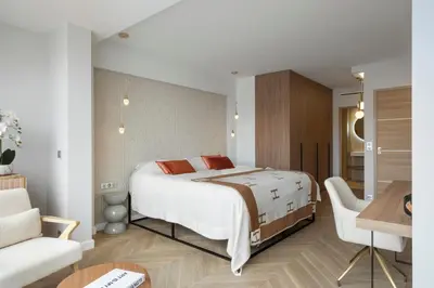 Un ou plusieurs lits dans un hébergement de l'établissement Luxury Romantic Cannes 45 Croisette Two Bedrooms
