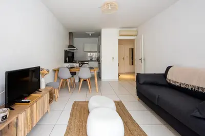 Télévision ou salle de divertissement dans l'établissement Appartement Antibéa - Welkeys