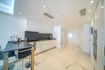 Cuisine ou kitchenette dans l'établissement REF 1337 - Cannes Croisette - Sea view apartment for rent