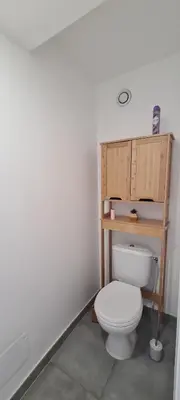 Salle de bains dans l'établissement Le Ptit Ecrin du Lerins