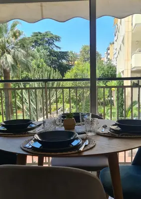 Balcon ou terrasse dans l'établissement Le Ptit Ecrin du Lerins