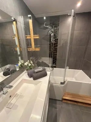 Salle de bains dans l'établissement Superbe 3pièces, balcon, garage, clim, piscine