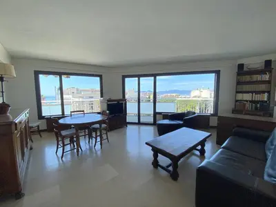 Coin salon dans l'établissement Cannes proche Croisette - Appartement 3 Pièces vue mer terrasse Helv7