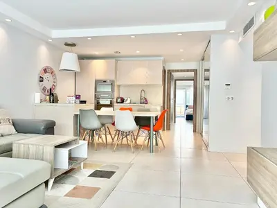 Cuisine ou kitchenette dans l'établissement Cannes appartement 3 chambres - 8D