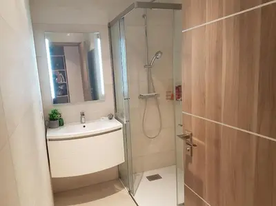 Salle de bains dans l'établissement Cannes appartement 3 chambres - 8D