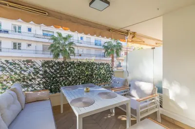 Coin salon dans l'établissement LE CALIFORNIA 200m des plages chic luxe et cosy 2 à 4 personnes