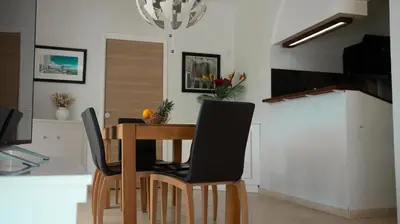 Coin salon dans l'établissement Superbe Villa-Appartement sur la Croisette avec grande terrasse