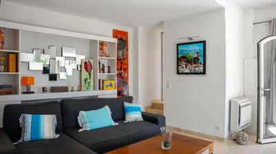 Coin salon dans l'établissement Superbe Villa-Appartement sur la Croisette avec grande terrasse