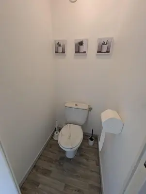 Salle de bains dans l'établissement Résidence de Vacances avec piscine & Transat, à 2 minutes de la mer -Bât n7 - 2 appartements côte à côte terrasse communicante selon les disponibilités