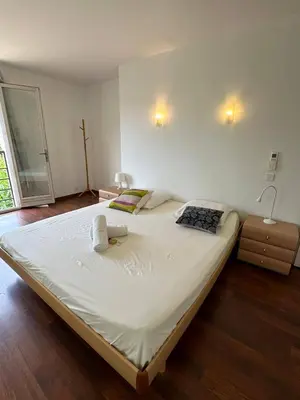 Un ou plusieurs lits dans un hébergement de l'établissement Villa Constance 1 Antibes - Spacieux duplex avec jardin