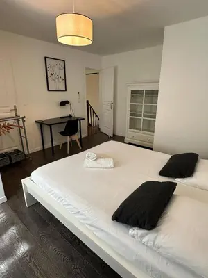 Un ou plusieurs lits dans un hébergement de l'établissement Villa Constance 1 Antibes - Spacieux duplex avec jardin
