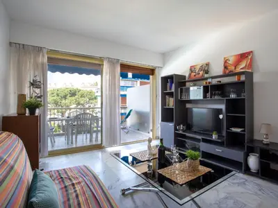 Cuisine ou kitchenette dans l'établissement Apartment le grand large-2 by Interhome