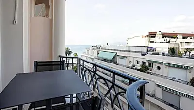 Balcon ou terrasse dans l'établissement LA CROISETTE élégant studio avec balcon et vue mer aperçu