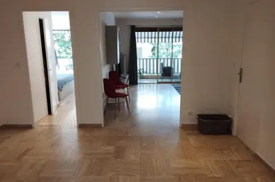 Coin salon dans l'établissement Air-conditioned Apartment of 90 m2 only 200 meters away from the Croisette
