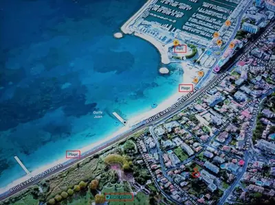 Vue générale sur la mer ou vue sur la mer prise depuis l'appartement