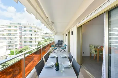 Balcon ou terrasse dans l'établissement Renovated 1Br apartment terrace walk to beach