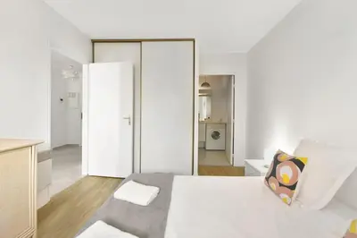 Un ou plusieurs lits dans un hébergement de l'établissement Bel appartement en bord de mer à Juan Les Pins