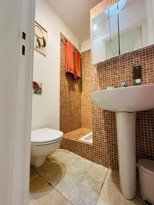 Salle de bains dans l'établissement Charmant Studio à 5 minutes des plages