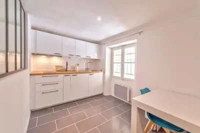 Cuisine ou kitchenette dans l'établissement Maison Martel