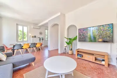 Télévision ou salle de divertissement dans l'établissement Maison Martel