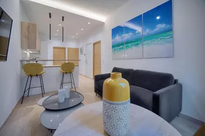 Coin salon dans l'établissement TOP renovated 1 bedroom near Palais 2P1 by RIVAEVENT