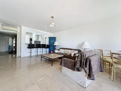 Coin salon dans l'établissement 78m2 Terrasse vue mer à 50m de la Croisette