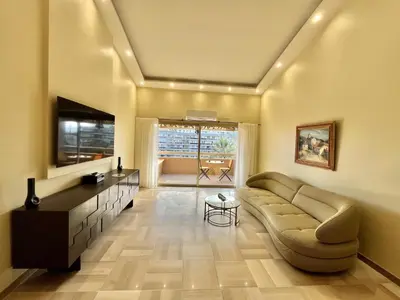 Télévision ou salle de divertissement dans l'établissement Astoria luxury apartment- 3 bathrooms