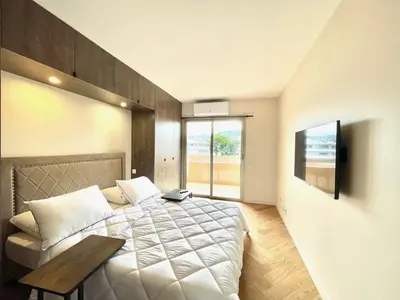 Un ou plusieurs lits dans un hébergement de l'établissement Astoria luxury apartment- 3 bathrooms