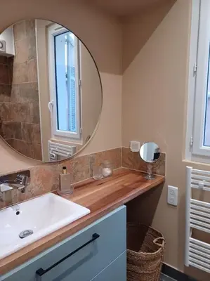 Salle de bains dans l'établissement Charmant 3pièces près de Cannes