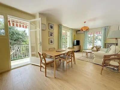Télévision ou salle de divertissement dans l'établissement 63m2 Grande Terrasse, Clim