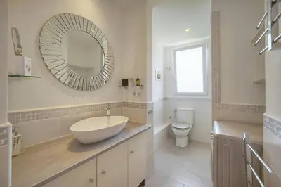 Salle de bains dans l'établissement FRGK Isola Bella ' 2BDR WIFI HIGH SPEED AC '