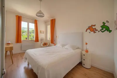 Un ou plusieurs lits dans un hébergement de l'établissement FRGK Isola Bella ' 2BDR WIFI HIGH SPEED AC '