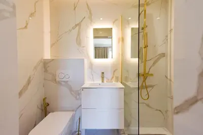 Salle de bains dans l'établissement Rare luxury 3-Br near the Croisette