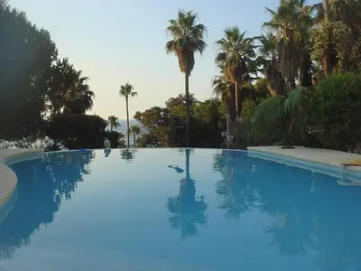Piscine de l'établissement Maison Louijane ou située à proximité