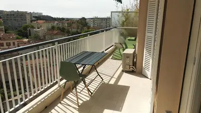 Balcon ou terrasse dans l'établissement Beau 2 pièces centre de Cannes idéal congres et vacances