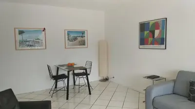 Coin salon dans l'établissement Beau 2 pièces centre de Cannes idéal congres et vacances