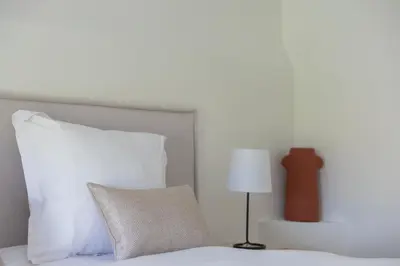 Un ou plusieurs lits dans un hébergement de l'établissement LB Vacation Rentals I Beautiful, Renovated Duplex with Swimming Pool