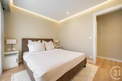 Un ou plusieurs lits dans un hébergement de l'établissement Modern Appartment, Central, 10 Min Walk to Beach