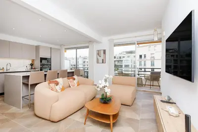 Télévision ou salle de divertissement dans l'établissement Carlton area lux 2 beds 2 baths