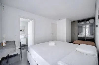 Un ou plusieurs lits dans un hébergement de l'établissement Design 2 pièces CARRE D'OR -COEUR DE CANNES A1B205
