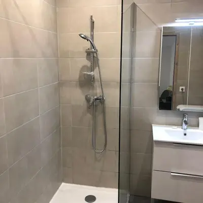 Salle de bains dans l'établissement Appartement 2 pièces avec un jardin privatif
