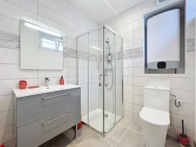 Salle de bains dans l'établissement Appartement cosy et climatisé proche mer