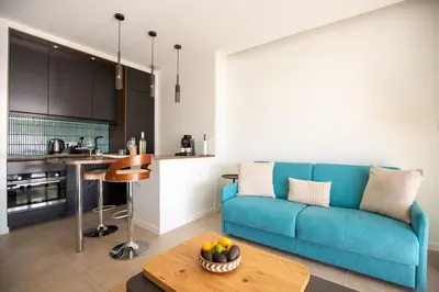 Cuisine ou kitchenette dans l'établissement Modern 1-bedroom apartment with sea view on La Croisette