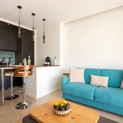 Modern 1-bedroom apartment with sea view on La Croisette
