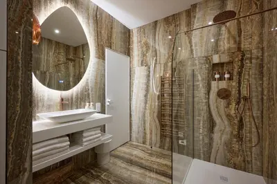 Salle de bains dans l'établissement Le XV Cannes