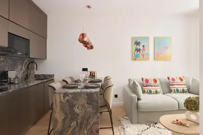 Cuisine ou kitchenette dans l'établissement Le XV Cannes