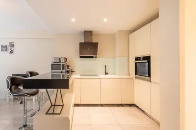 Cuisine ou kitchenette dans l'établissement Yank's centre Juan Les Pins 5 min des plages