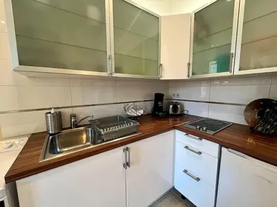 Cuisine ou kitchenette dans l'établissement Viva Riviera Residence Rue Florian close Croisette