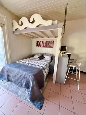 Un ou plusieurs lits dans un hébergement de l'établissement BEAU STUDIO pour 4 p à 5 mn de la plage
